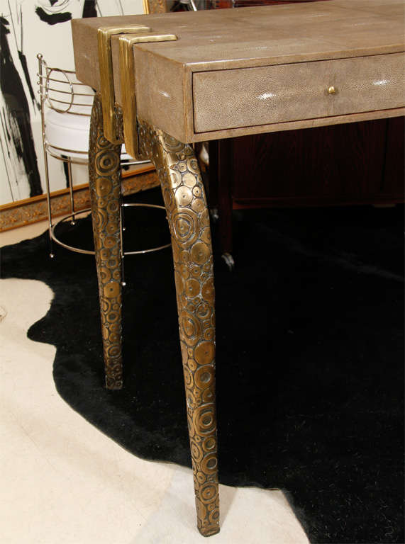 Art déco Bureau en galuchat avec pieds en bronze, France, couleur chocolat